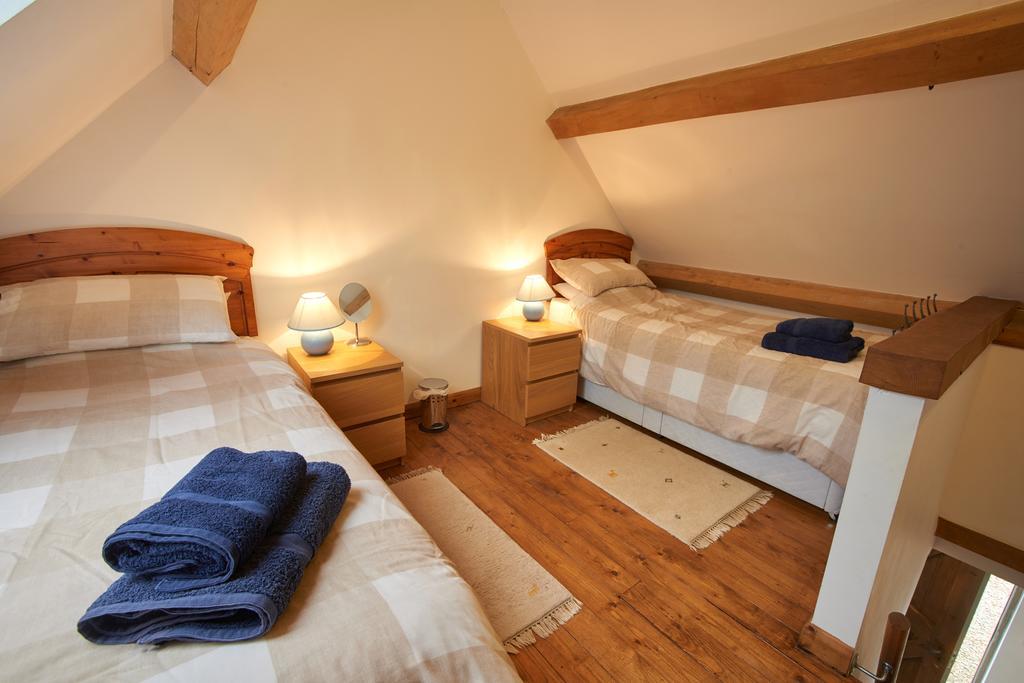 Barn Cottages At レイコック エクステリア 写真